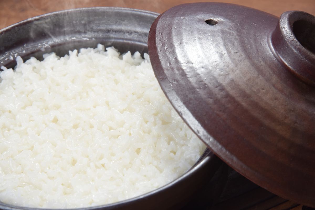 リピート率100％！自慢の土鍋ご飯！お肉との相性バツグン！！！