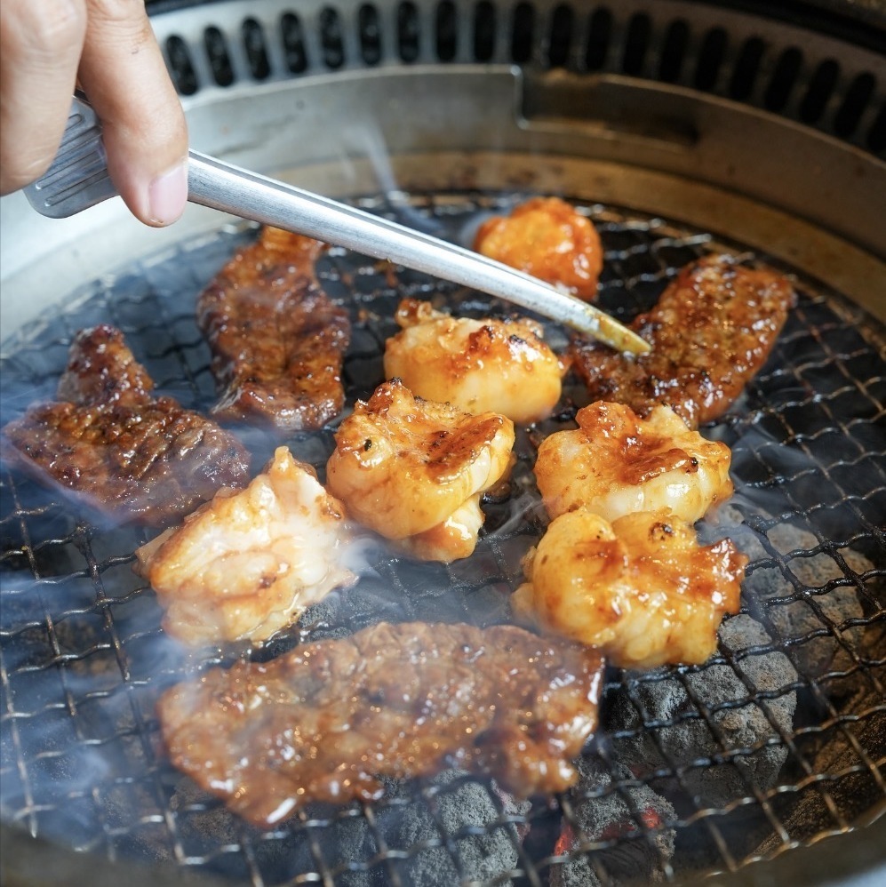 リピート率100%!自慢の土鍋ご飯!お肉との相性バツグン!!!
