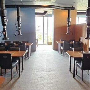 【オープン席貸切：20～30名様】会社宴会や打ち上げ、同窓会、旅行のグループ利用に♪店内のオープン席エリアを貸切でご利用いただけます。人数は20名様から最大30名様まで対応可能です。歓迎会や送別会、親睦会などの企業様の宴会はもちろん、飲み会や二次会、同窓会などさまざまなシーンに最適なスペースです。