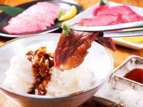 【大量的烤肉酱×白米饭】尽情享受美味的烤肉吧！