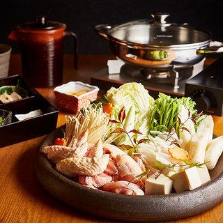 一羽の旨味を凝縮！一晩炊き上げた濃厚スープの水炊き