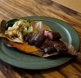 牛ハラミステーキの朴葉味噌