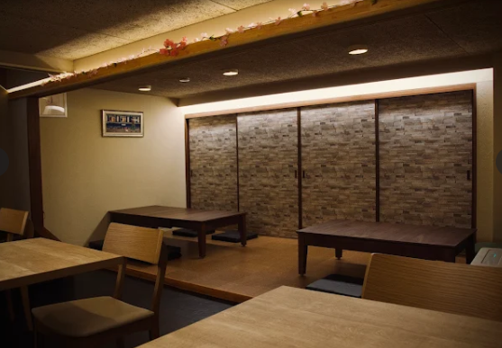 当店では4名様用の小上がり席を2つご用意!席を繋げて最大8名様での利用が可能です。ゆったりとお過ごしいただける小上がりは、お子様連れやファミリーでのお食事に最適♪リーズナブルなアレンジフレンチの数々が織りなす贅沢で特別なひとときをご家族でお気軽にお楽しみいただけます!