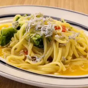 Whitebait and broccoli peperoncino