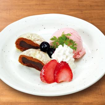 かりんとう饅頭の天ぷらとあまおうアイス