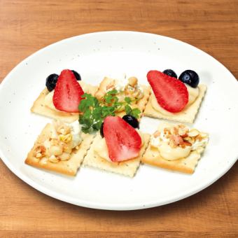 ベリー＆ナッツのクリームクラッカー