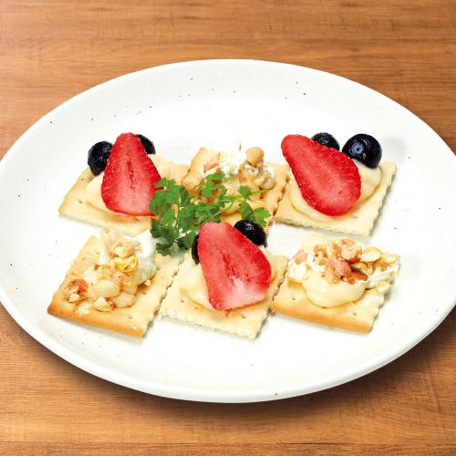 ベリー＆ナッツのクリームクラッカー