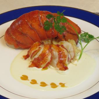 Ikizukuri lobster grilled on an iron plate