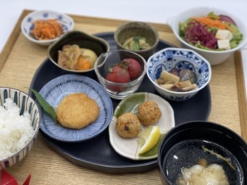 御料鶴veg小鉢膳 （３日前の予約が必要です）