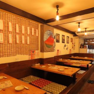The sunken kotatsu seats allow you to stretch your legs and relax.Please enjoy your meal and drinks in a relaxing and bright Japanese atmosphere.