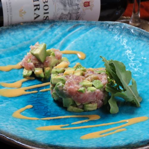 マグロアボカドタルタル