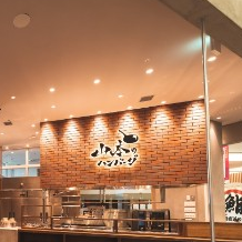 JR函館本線発寒駅南口より徒歩約13分/札幌市営地下鉄東西線宮の沢駅1出口より徒歩約12分。イオンモール札幌発寒1階で手作りハンバーグが楽しめるレストランです。イオンモールにお越しの際は是非“ごちそうハンバーグ”をご堪能ください。