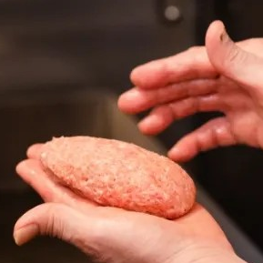 毎日練りたてのハンバーグ