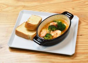 Shrimp and broccoli ajillo