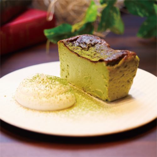 Fragrant Matcha Basque Cheesecake