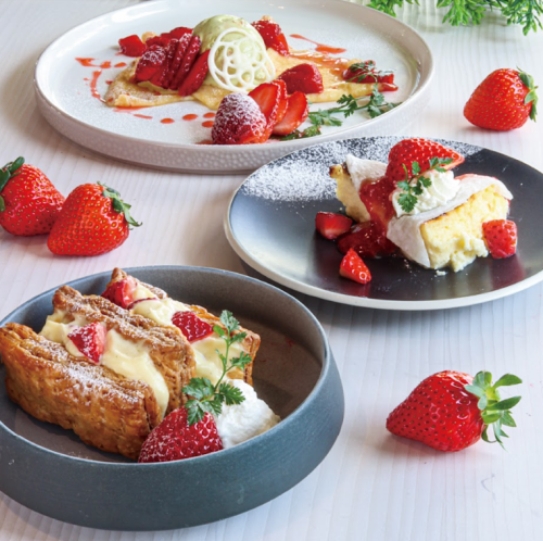A limited-edition spring strawberry dessert is now available.Please enjoy our gorgeous seasonal desserts.900 yen (tax included) ~