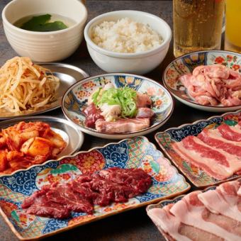 牛・豚・鶏・ホルモン焼肉、飲み放題付き120分食べ放題コース4500円(税込)