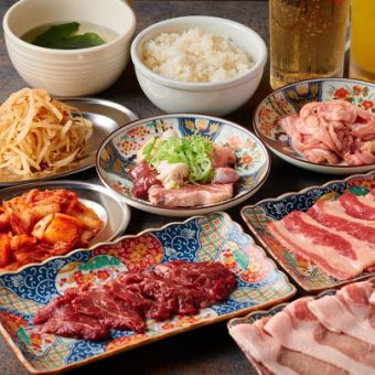 牛・豚・鶏・ホルモン焼肉、飲み放題付き120分食べ放題コース4500円(税込)