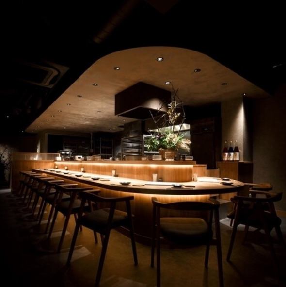 ゆったりお楽しみいただけるカウンター席と個室もご用意◎