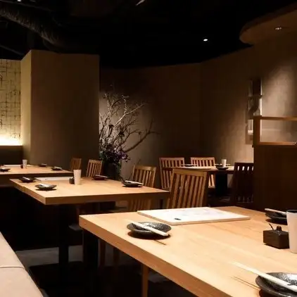 ゆったり座れるテーブル席は連結も可能でグループ様・団体様のご案内も可能です◎