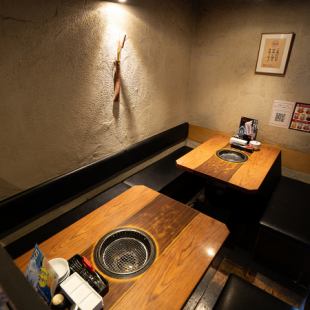 テーブル席。繋げて最大20名様の宴会が可能！