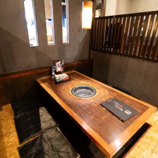 掘りごたつ席。30名様までの宴会が可能！