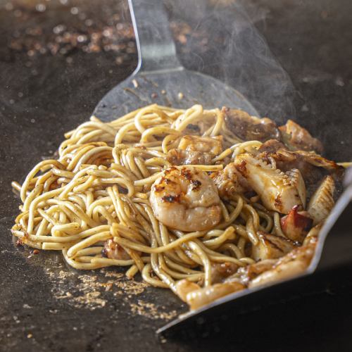 【海鮮たっぷり！】旨味が凝縮された絶品もちもち焼きそば