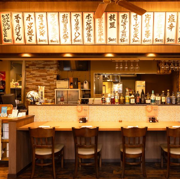 ≪店内雰囲気≫アットホームな雰囲気の店内は、カウンター席でしっぽり飲むも良し！小上がりでお仲間とわいわい楽しむも良し！美味しいお酒と共にそれぞれのスタイルでお楽しみください♪