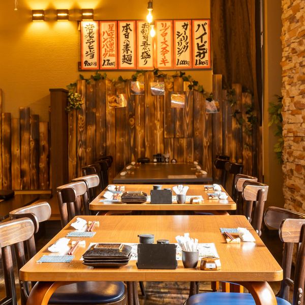 ≪店内席情報≫お一人様でも大歓迎のカウンター席は全10席ご用意！仕事帰りの飲み会や女子会などのご友人とのお食事には小上がりの掘りごたつ席をどうぞ♪皆様のご来店お待ちしております！