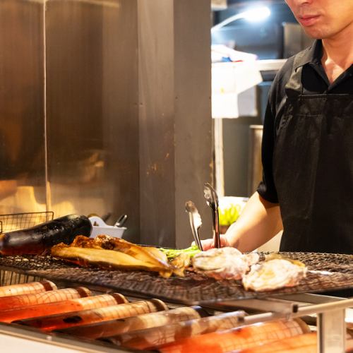 ライブ感のあるオープンキッチン