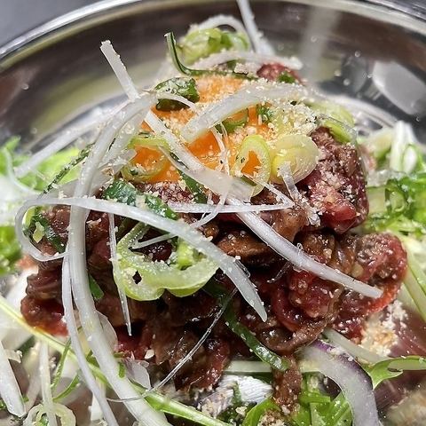黒毛和牛の炙りユッケ　 口肉の旨味を存分にご堪能いただけます