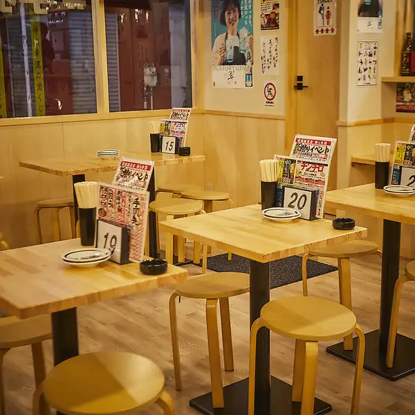 気軽な飲み会にピッタリの居心地の良いテーブル席をご用意しております!仕事終わりのサク飲みや、仲間との飲み会などにおすすめです♪
