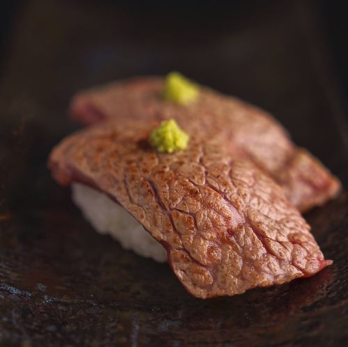 石垣牛サーロイントロ炙り寿司