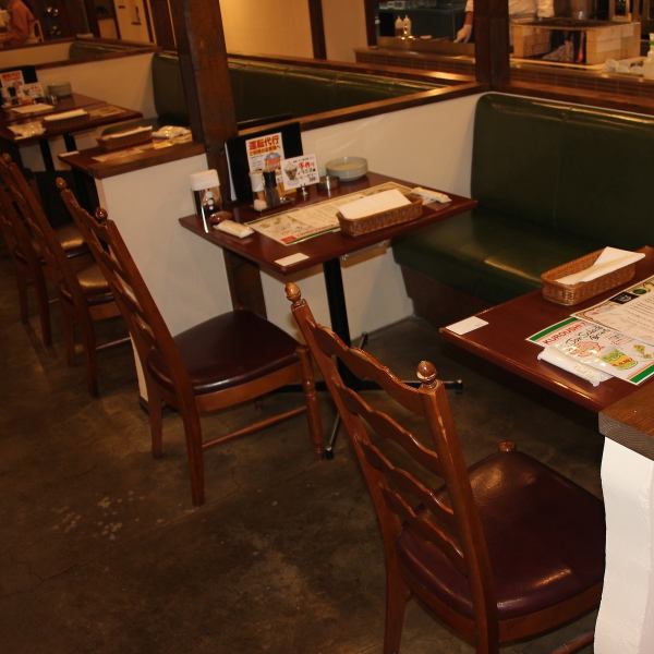 ゆったりと落ち着く雰囲気の店内はご家族のお食事からデートなど幅広いシーンでご利用可能。