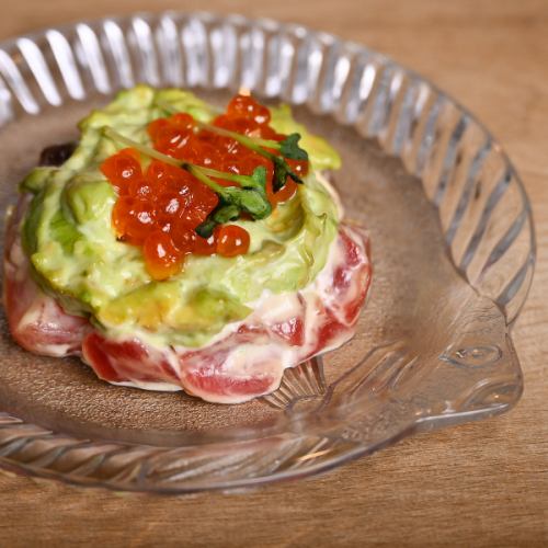 해물 타르타르와 생선알과 함께