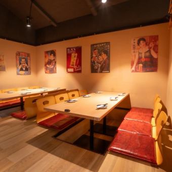 桌椅席和下沉式被爐席已煥然一新。食品、飲料、宴會套餐也已更新！我們建議您儘早預訂私人房間。距離靜岡站 4 分鐘。私人房間。居酒屋。無限暢飲。適合舉辦迎送會、女生聚會、生日會、各種宴會。可以品嚐靜岡關東煮和靜岡當地酒的餐廳。內臟鍋、涮鍋、黑魚餅等各種菜餚。