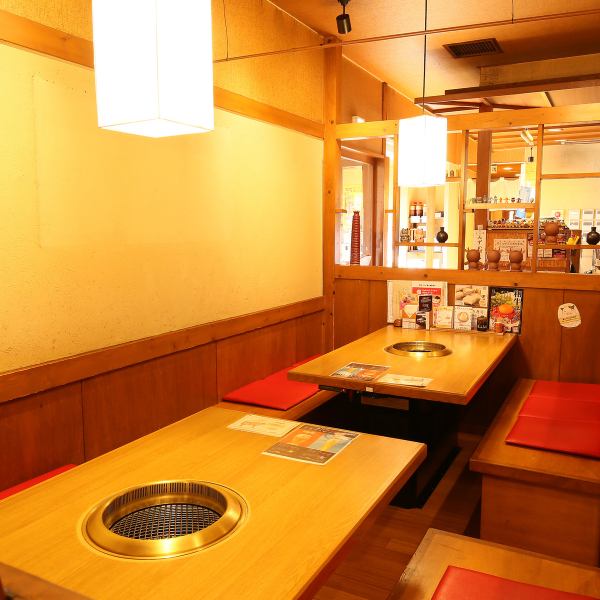 カルビ屋大福 野洲店では、仕事でお疲れの夜やご家族で過ごす大切な時間に、元気をお届けできるお店作りをモットーとしています。ご夕食はもちろん、同僚との飲み会、大勢でのご宴会など、多様な用途にぴったり◎ディナーだけでなく、土曜日・日曜日はランチ営業も行っていますので、どうぞ気軽に焼肉を楽しんでください。