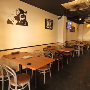 4名様掛けのテーブル席を4卓ご用意しております。