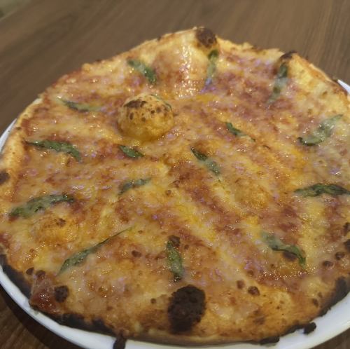 【サクッと香ばしい手作りピザ】バジルピザ913円(税込)~