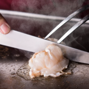 【煌】活アワビと和牛ステーキ食べ比べコース。A5ステーキと生け簀の活車海老14850円(税込)