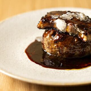 【名物ロッシーニ8800円(税込)コース8品】自家製ライ麦パン、前菜3品、パスタ2品、ロッシーニ等