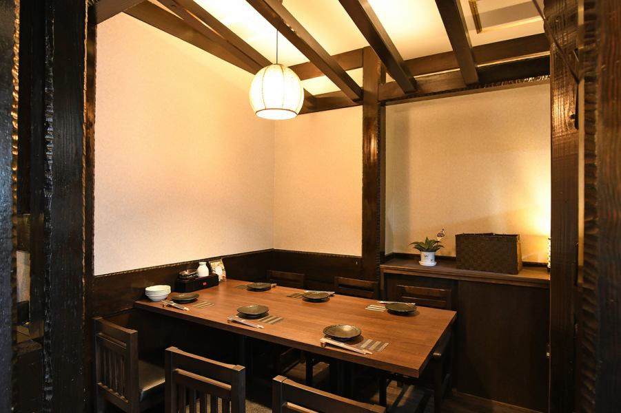 [Table seats] Suitable for banquets from a small number of people ◎ Table seats that can be used by up to 6 people.It is also possible to partition by lowering the blind curtains ☆ Recommended for various banquets, girls' nights, and dates ♪