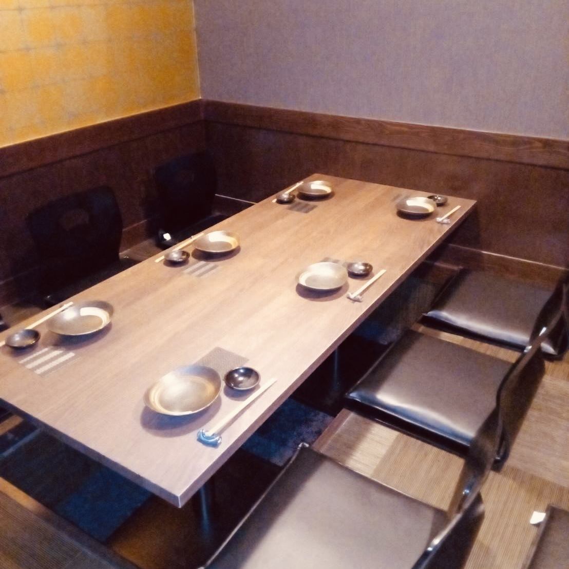 We have private rooms with sunken kotatsu seats.It can be used for various banquets.