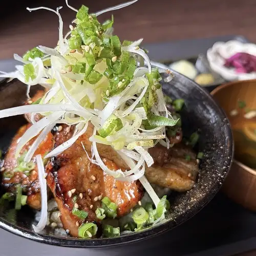 炭火の香ばしさを存分に味わえるランチ
