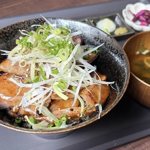 ランチも昼飲みも満足いただけるひとときを