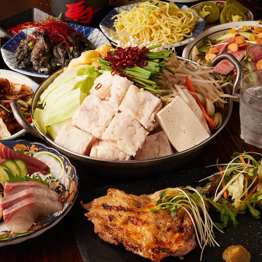 A modern Japanese izakaya with private rooms, just 1 minute from Shinjuku West Exit. Enjoy the bounty of the sea and mountains at this banquet! All-you-can-drink carefully selected sake.