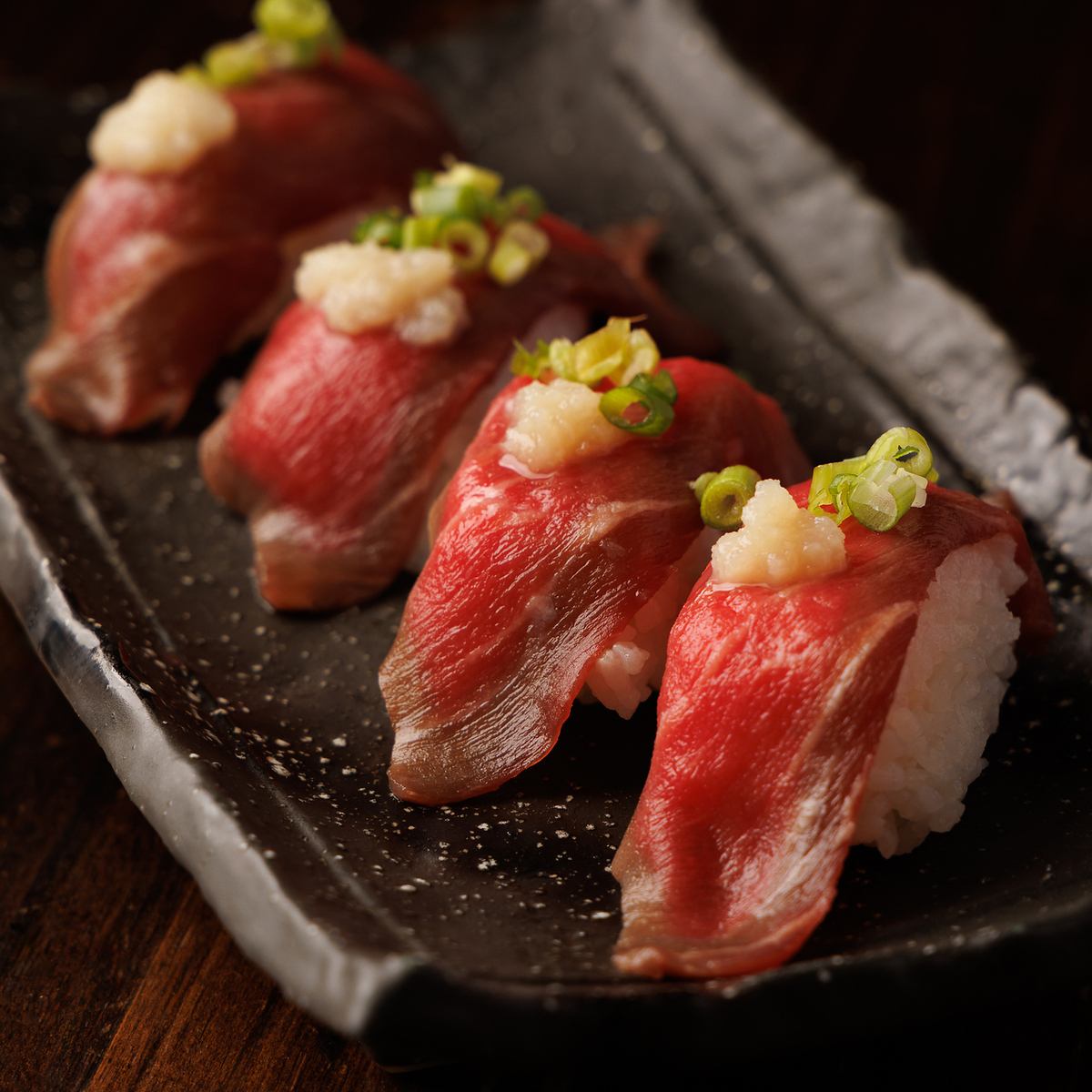 Enjoy carefully selected meat dishes such as seared beef sushi and Kurobuta pork shabu-shabu at reasonable prices!