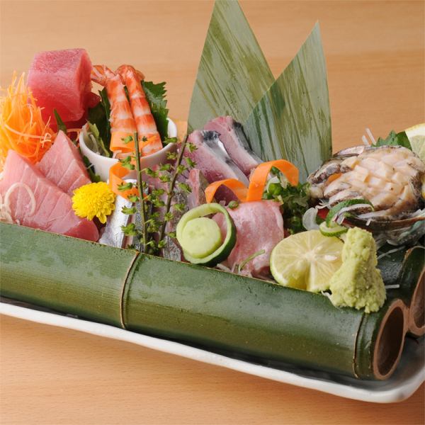 연회 플랜에는 생선 모듬이있는 특별 플랜도 있습니다.