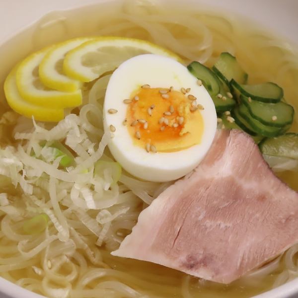 In addition to Morioka Reimen, which is particular about its soup, we offer a wide variety of noodles and meal menus.