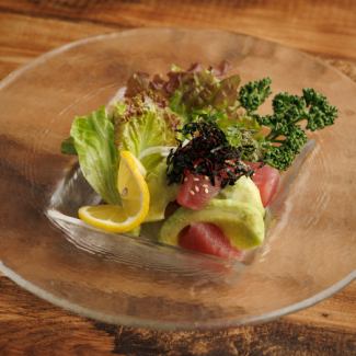 マグロとアボカドのワサビ醤油和え